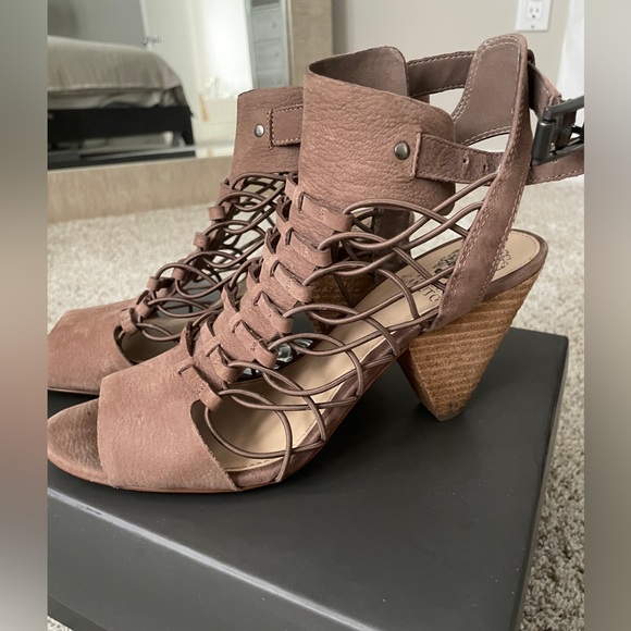 Vince Camuto Evel Caged Sandal Open Toe size 8.5 - Picture 3 of 11